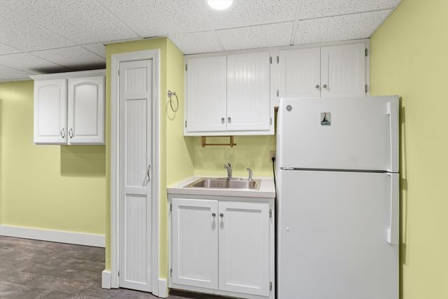 2 Wildwood Dr, Brookline, NH 03033