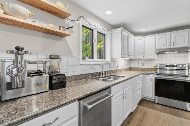 2 Wildwood Dr, Brookline, NH 03033