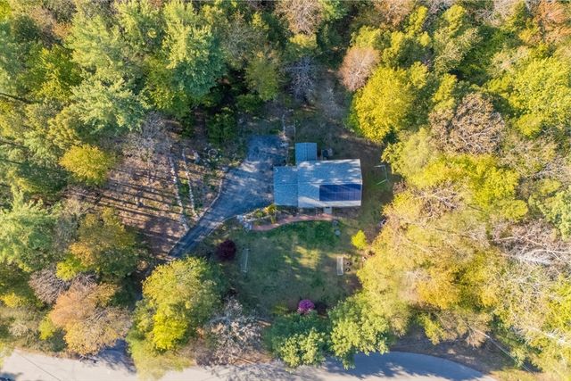 2 Wildwood Dr, Brookline, NH 03033