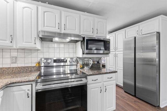 2 Wildwood Dr, Brookline, NH 03033