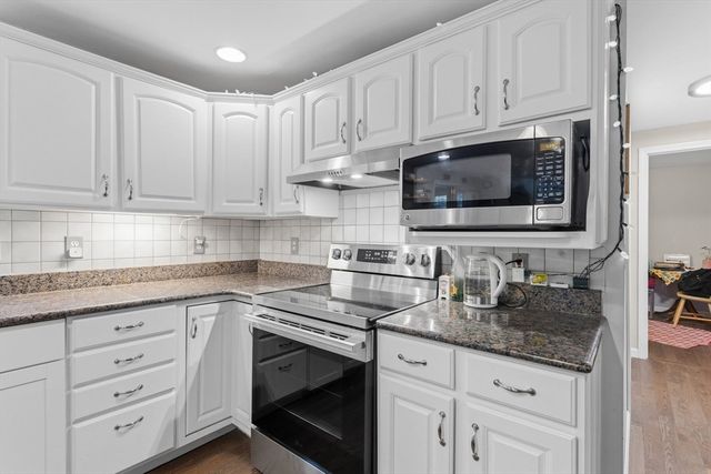 2 Wildwood Dr, Brookline, NH 03033