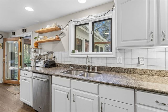 2 Wildwood Dr, Brookline, NH 03033