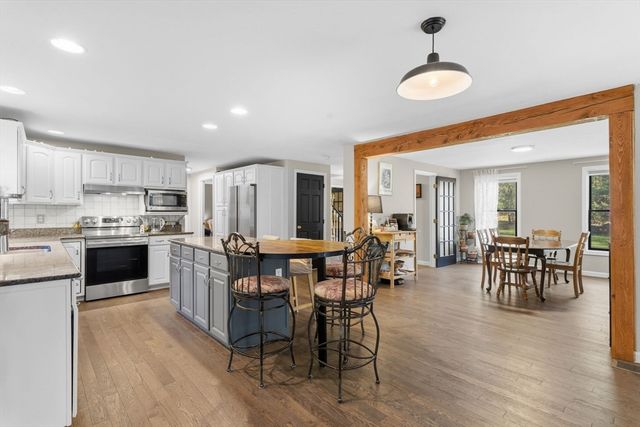 2 Wildwood Dr, Brookline, NH 03033