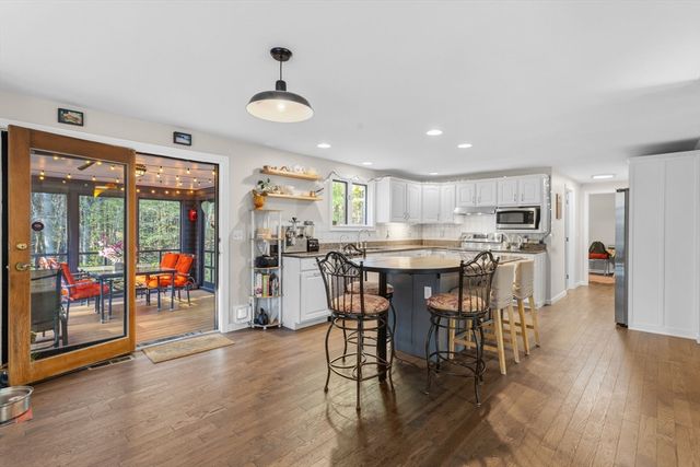 2 Wildwood Dr, Brookline, NH 03033