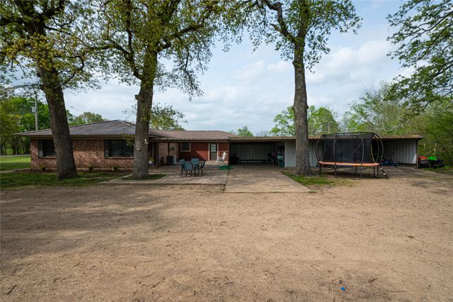 1017 County Road 15390, Deport, TX 75435