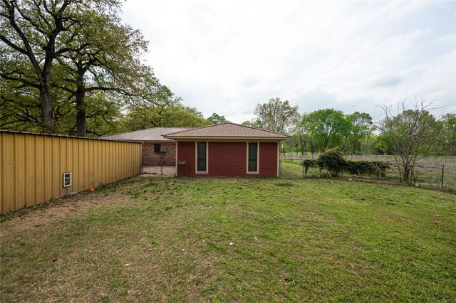 1017 County Road 15390, Deport, TX 75435