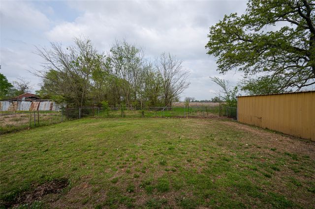 1017 County Road 15390, Deport, TX 75435