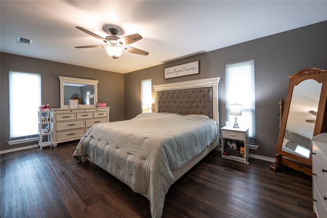 1017 County Road 15390, Deport, TX 75435