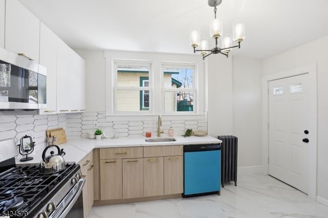 458 Springdale Ave, East Orange City, NJ 07017
