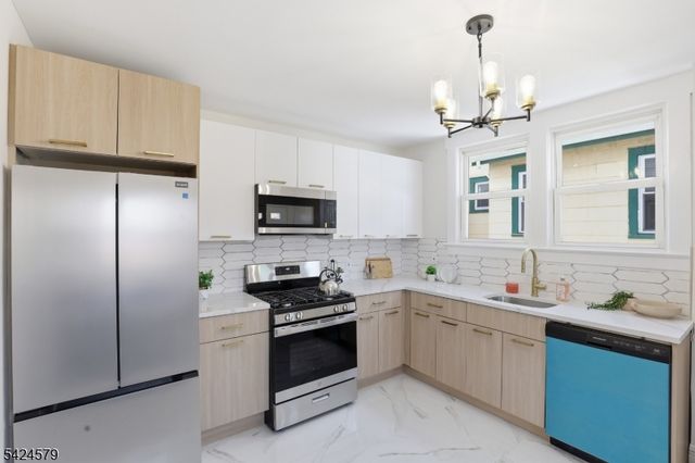458 Springdale Ave, East Orange City, NJ 07017