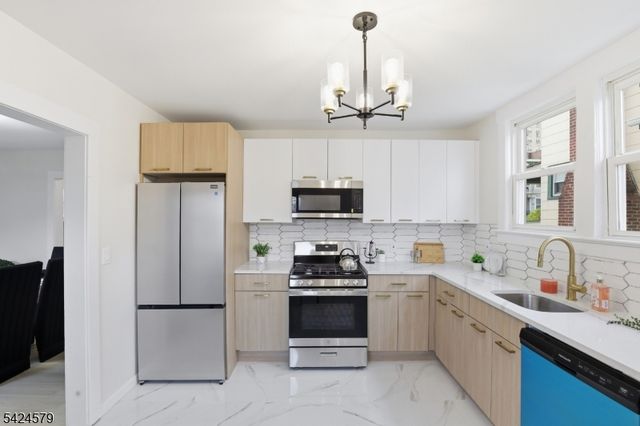 458 Springdale Ave, East Orange City, NJ 07017