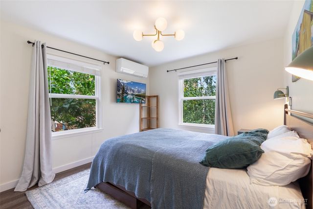 9440 35th Avenue SW, Seattle, WA 98126