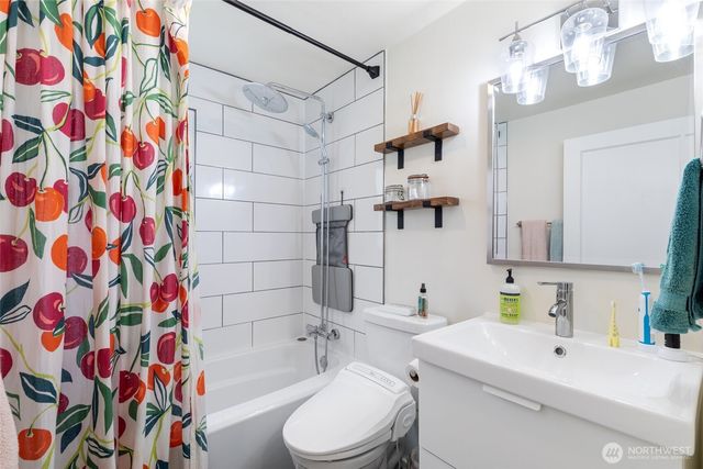9440 35th Avenue SW, Seattle, WA 98126