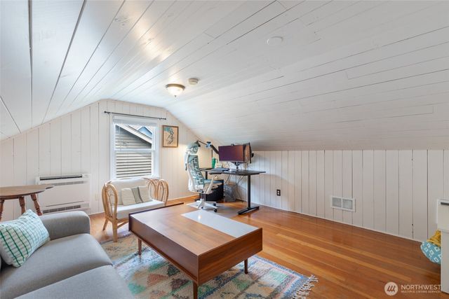 9440 35th Avenue SW, Seattle, WA 98126