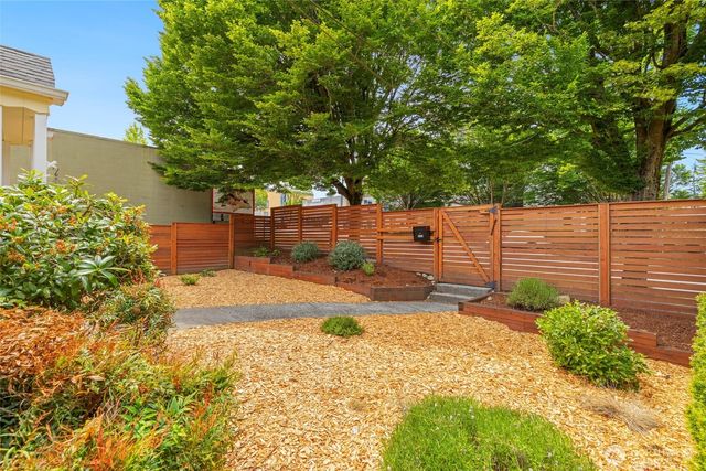 9440 35th Avenue SW, Seattle, WA 98126
