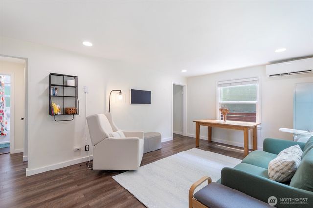 9440 35th Avenue SW, Seattle, WA 98126