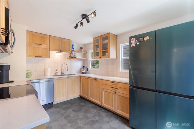 9440 35th Avenue SW, Seattle, WA 98126