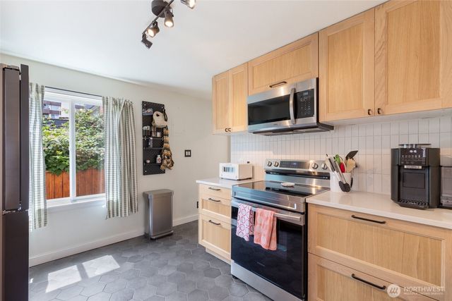 9440 35th Avenue SW, Seattle, WA 98126