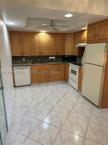 2027 Hythe B 2027, Boca Raton, FL 33434