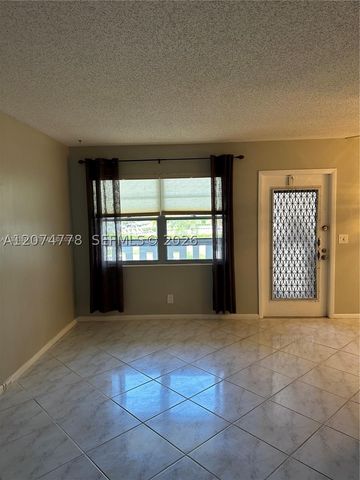 2027 Hythe B 2027, Boca Raton, FL 33434
