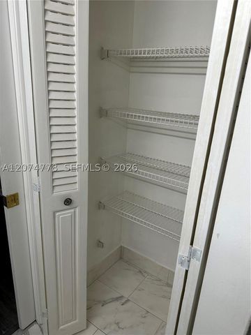2027 Hythe B 2027, Boca Raton, FL 33434