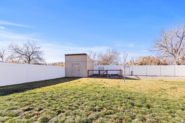 3214 S FIELDS AVE, Syracuse, UT 84075