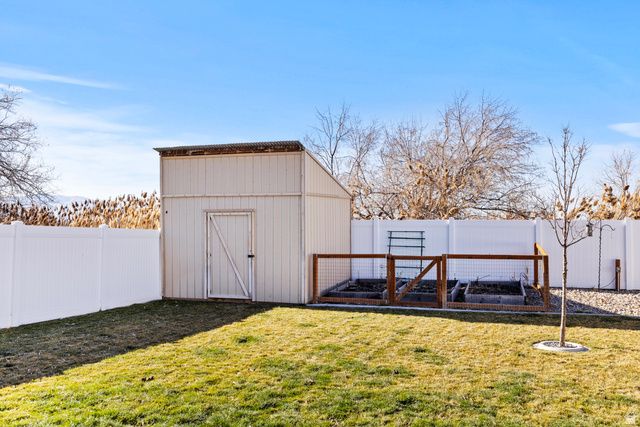 3214 S FIELDS AVE, Syracuse, UT 84075