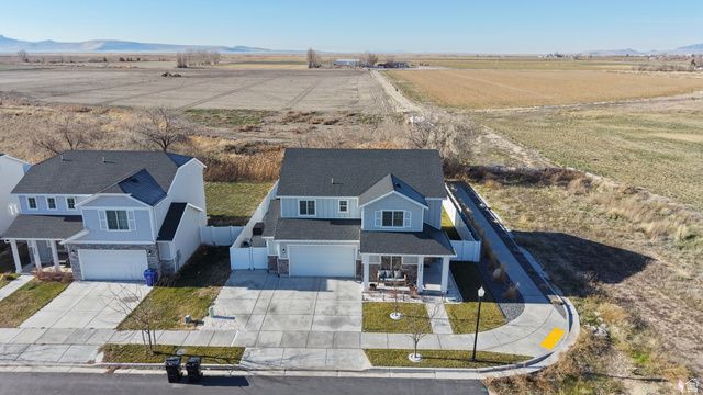 3214 S FIELDS AVE, Syracuse, UT 84075