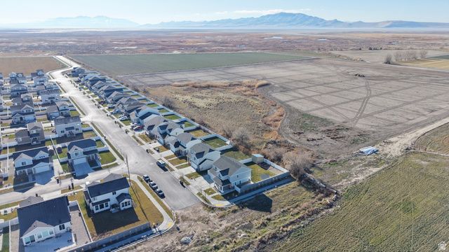 3214 S FIELDS AVE, Syracuse, UT 84075