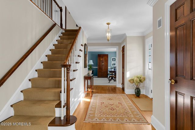 32 Glen Oak Drive, Middletown, NJ 07748