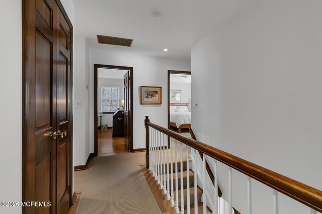 32 Glen Oak Drive, Middletown, NJ 07748