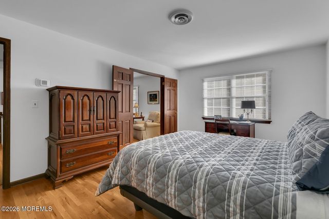 32 Glen Oak Drive, Middletown, NJ 07748