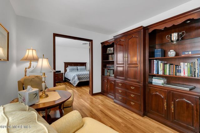 32 Glen Oak Drive, Middletown, NJ 07748