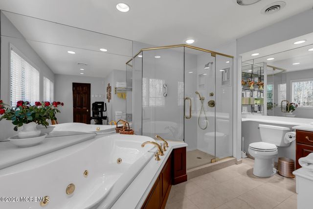 32 Glen Oak Drive, Middletown, NJ 07748