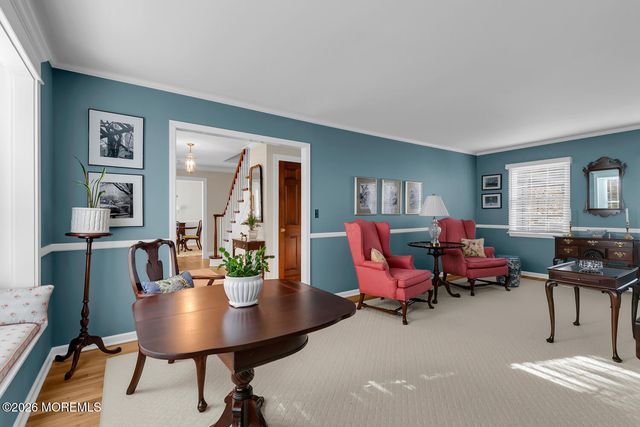 32 Glen Oak Drive, Middletown, NJ 07748