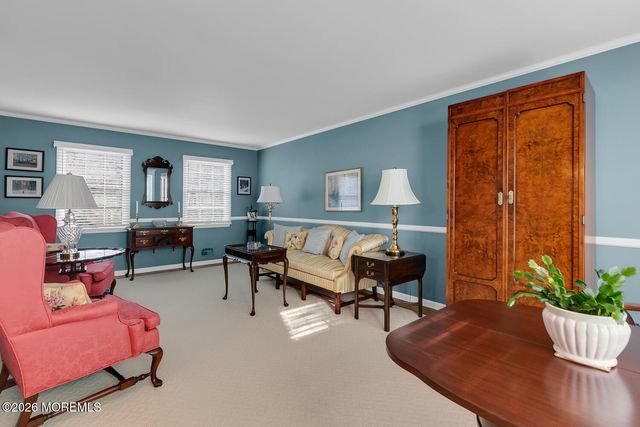 32 Glen Oak Drive, Middletown, NJ 07748