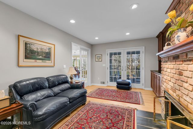 32 Glen Oak Drive, Middletown, NJ 07748