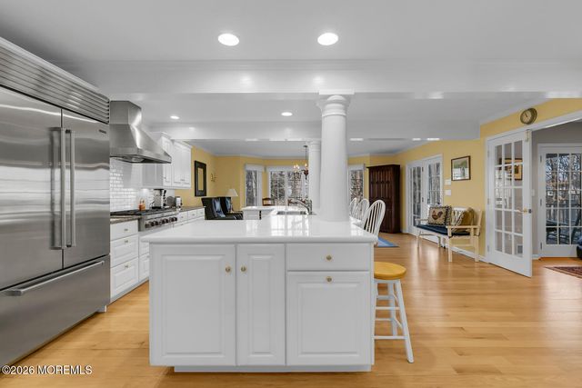 32 Glen Oak Drive, Middletown, NJ 07748