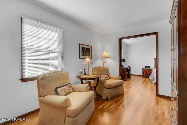 32 Glen Oak Drive, Middletown, NJ 07748