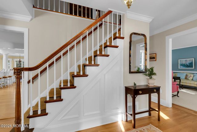 32 Glen Oak Drive, Middletown, NJ 07748