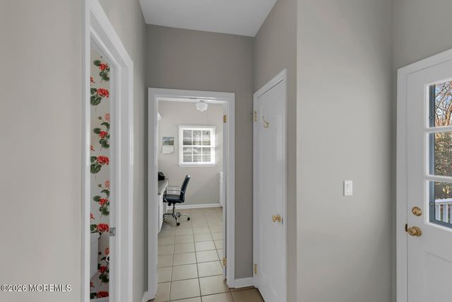 32 Glen Oak Drive, Middletown, NJ 07748