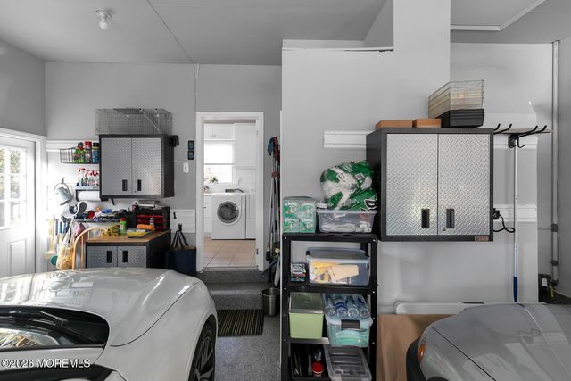 32 Glen Oak Drive, Middletown, NJ 07748