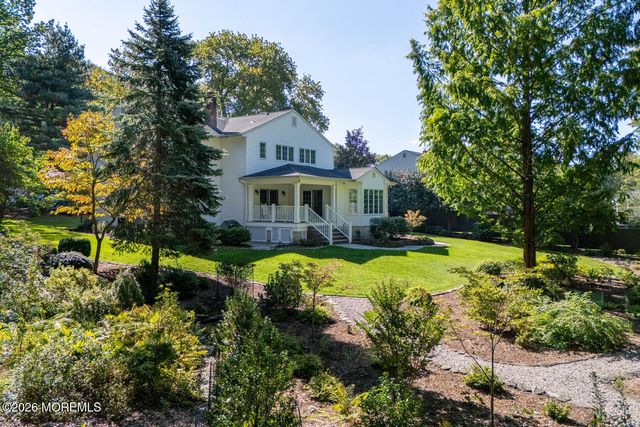 32 Glen Oak Drive, Middletown, NJ 07748