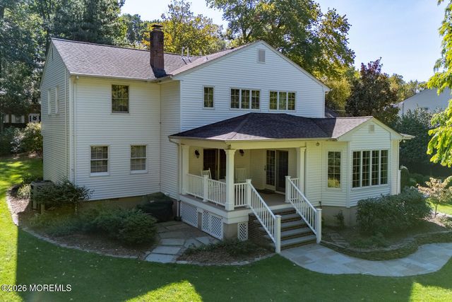 32 Glen Oak Drive, Middletown, NJ 07748