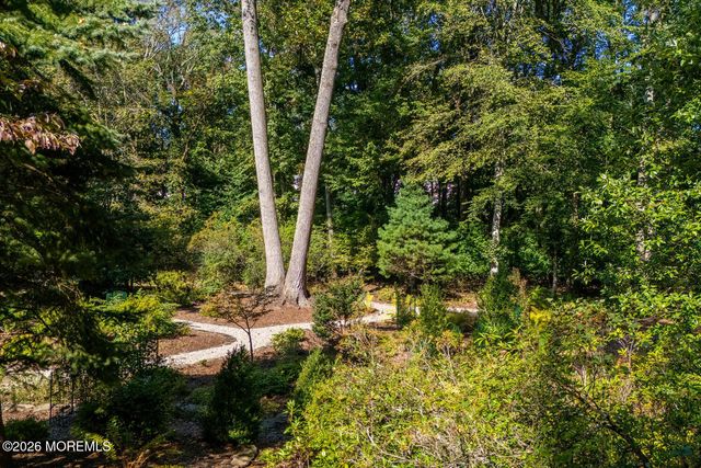 32 Glen Oak Drive, Middletown, NJ 07748