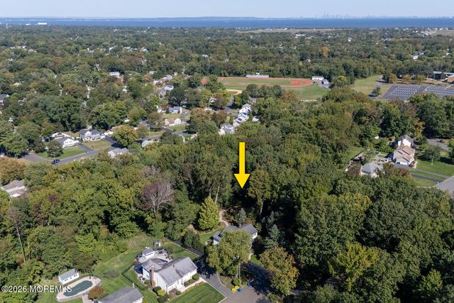 32 Glen Oak Drive, Middletown, NJ 07748