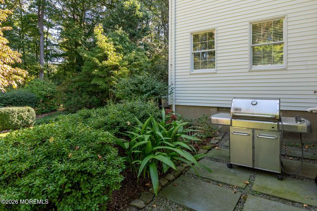 32 Glen Oak Drive, Middletown, NJ 07748