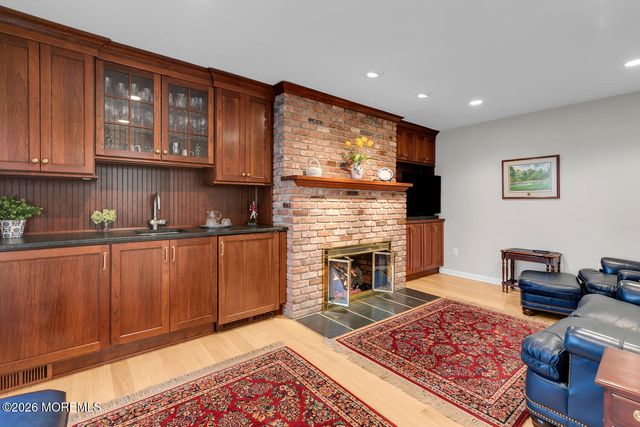 32 Glen Oak Drive, Middletown, NJ 07748