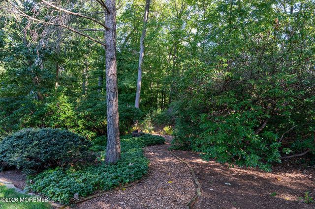 32 Glen Oak Drive, Middletown, NJ 07748