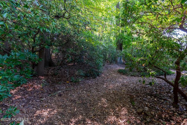 32 Glen Oak Drive, Middletown, NJ 07748